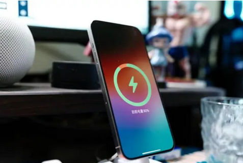 廉江苹果15换屏服务分享用什么充电器给iPhone15充电更好 
